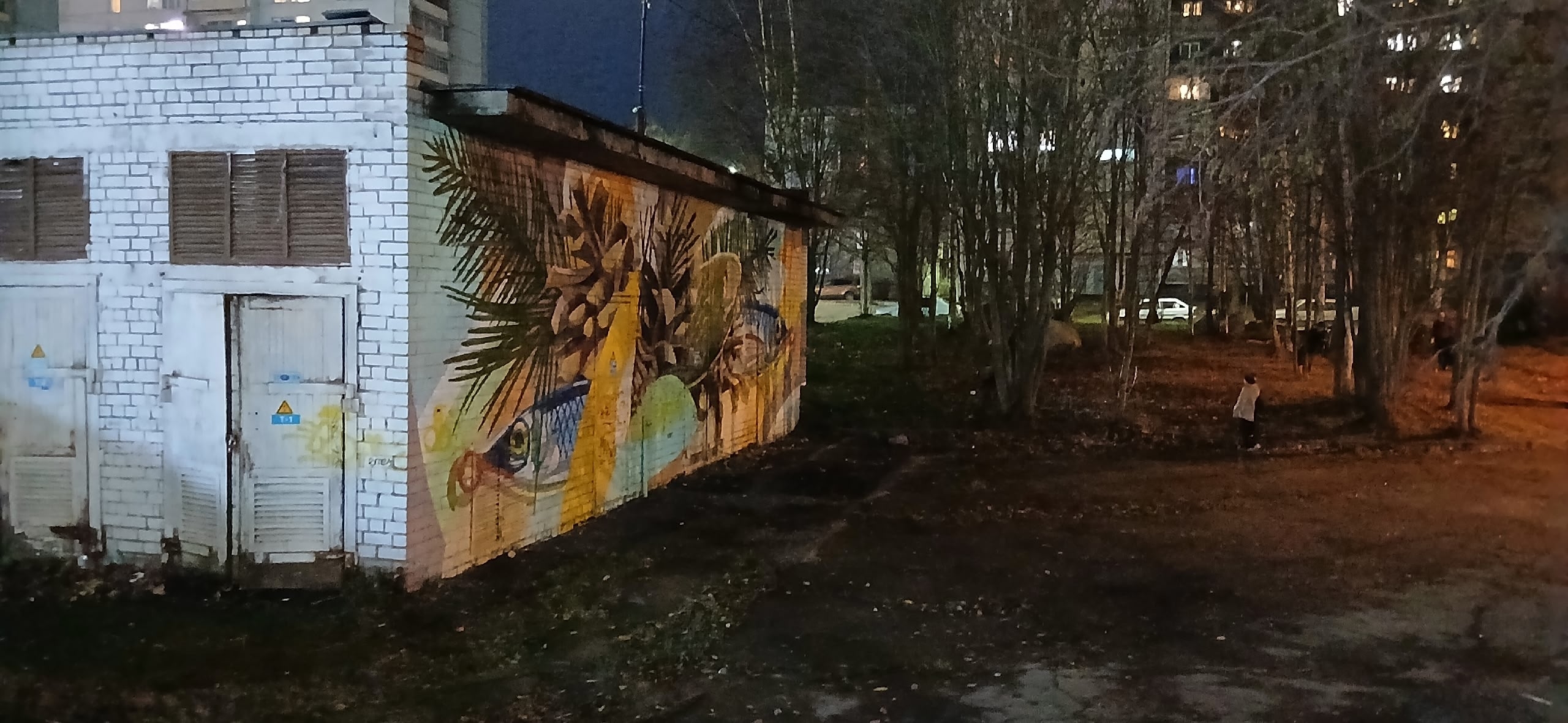 Трансформаторную будку рядом с детской площадкой вскрыли в Петрозаводске