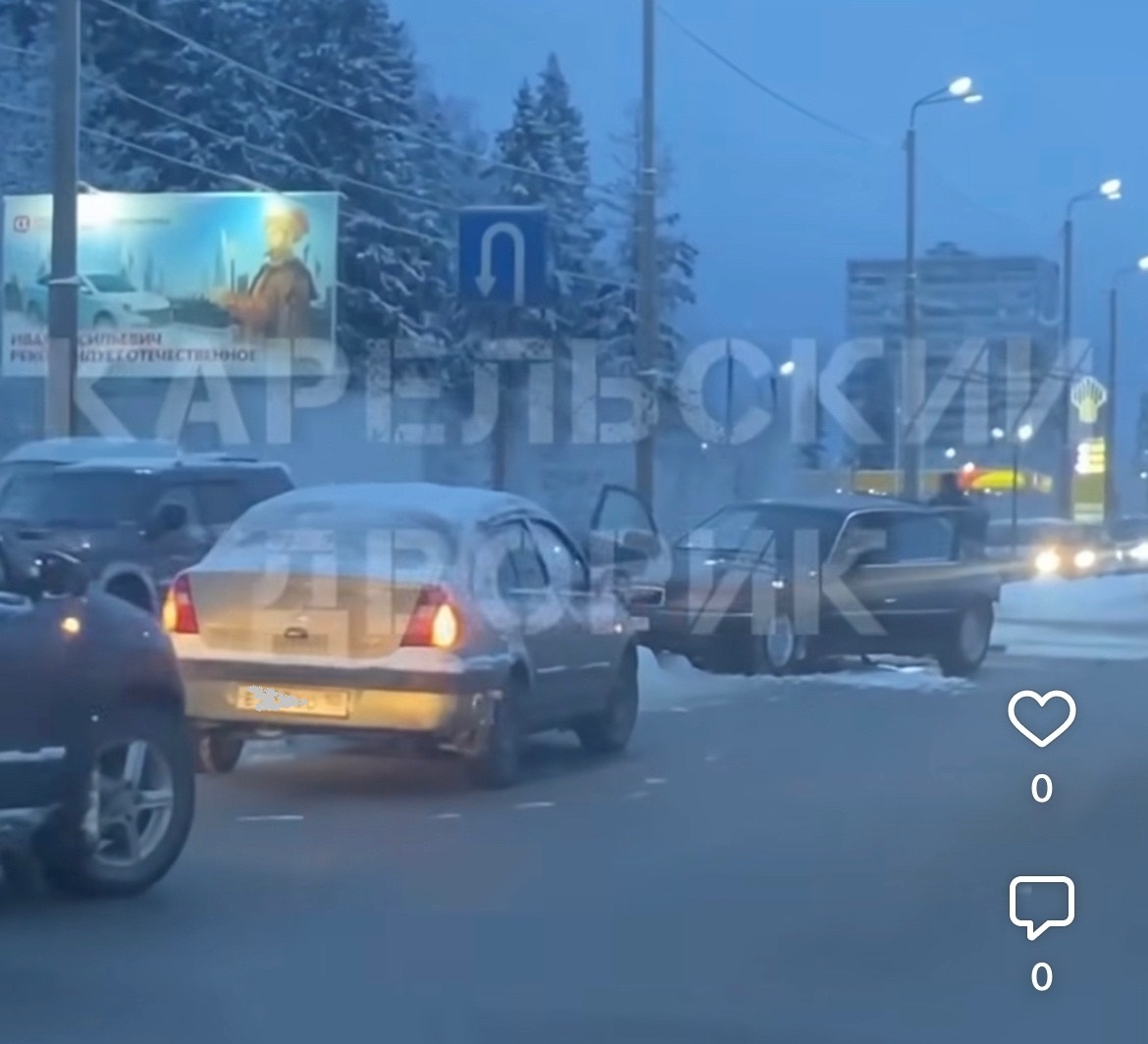 Проезд автомобилей затруднен из-за аварии на Кукковке