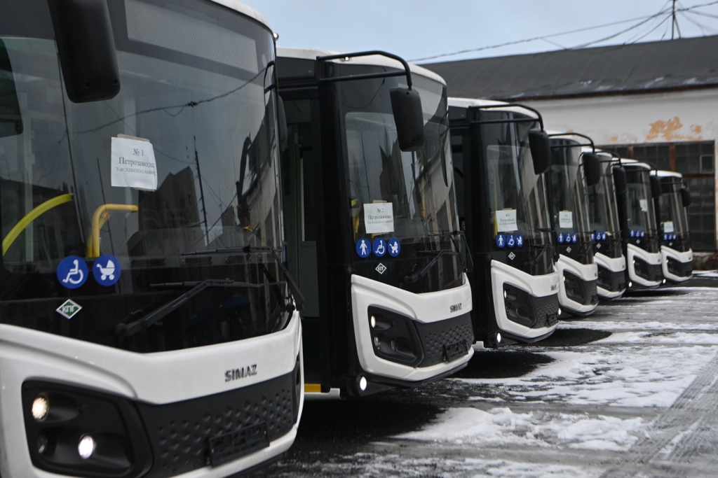 В Петрозаводск прибыли 10 новых современных автобусов