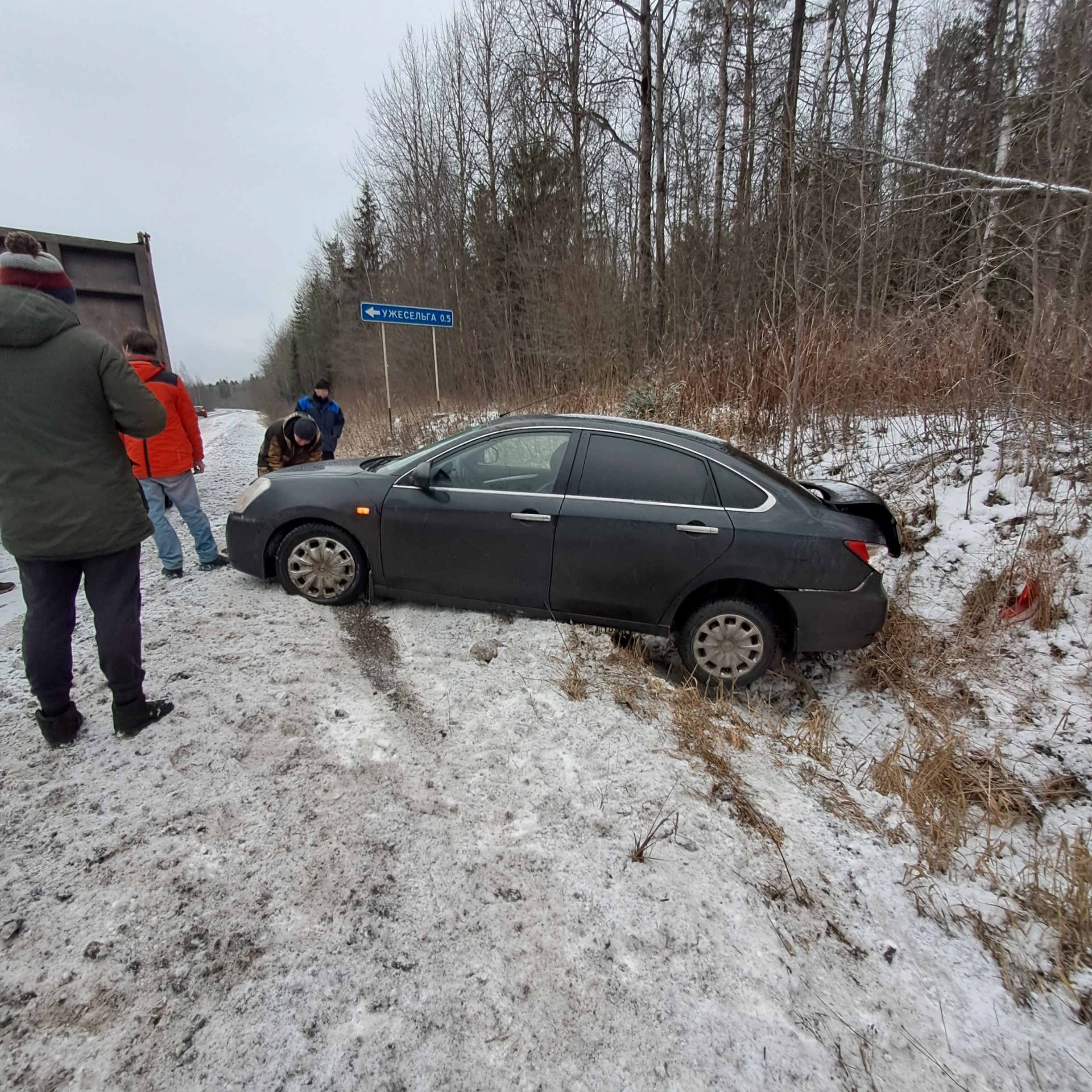 Вынесло на встречку и выкинуло в кювет: автоледи попала в ДТП под Петрозаводском