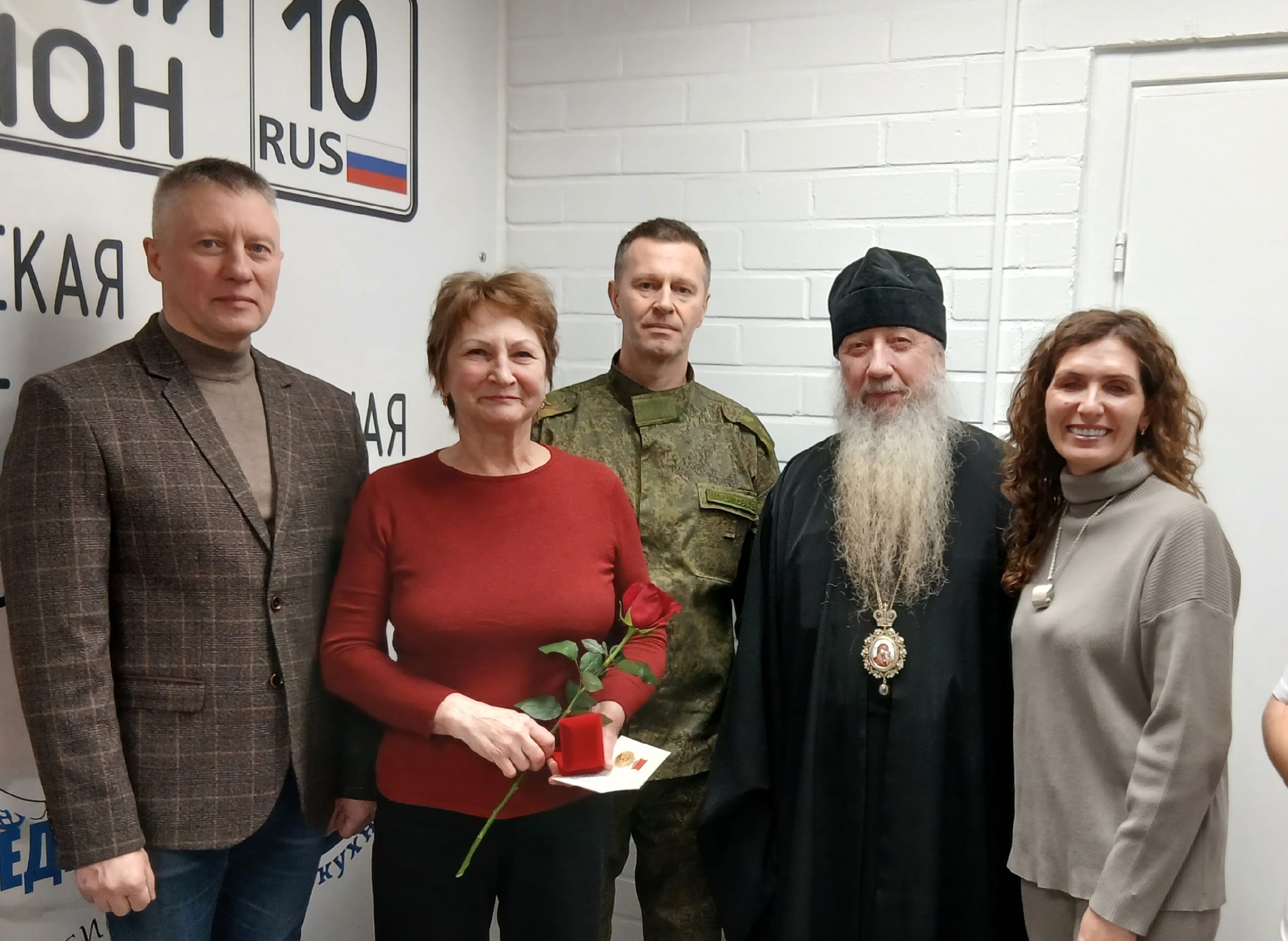 Костомукшанкам-матерям участников СВО вручили памятные медали в День матери