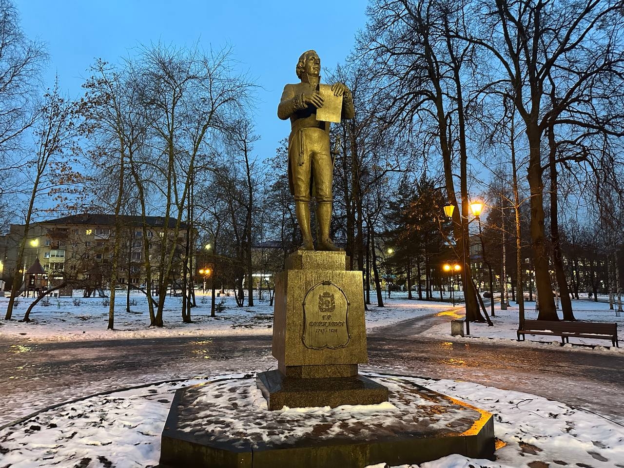 В столице Карелии начали подсвечивать исторические монументы