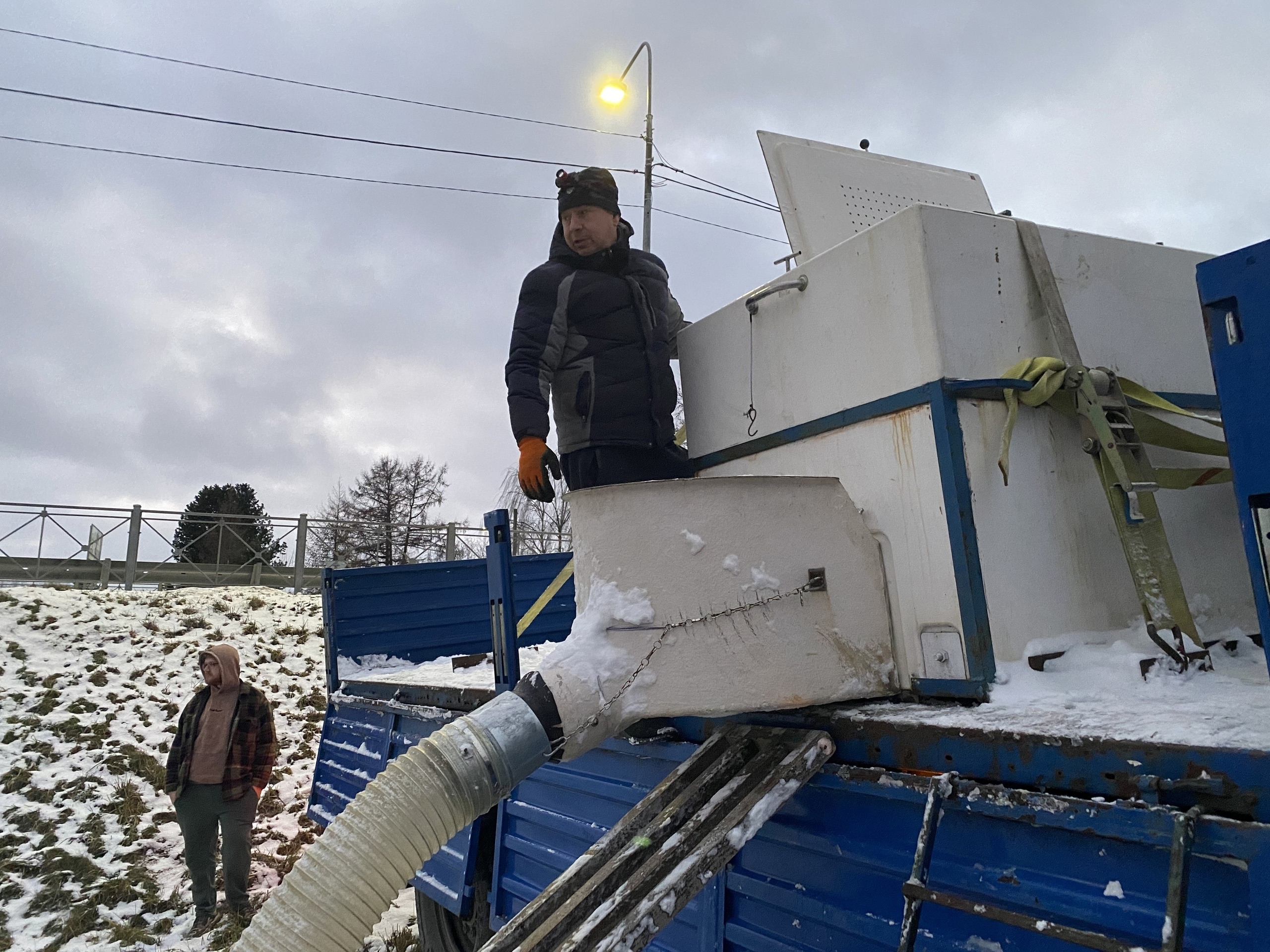 В реки Карелии выпустили более 2 тысяч мальков лососей