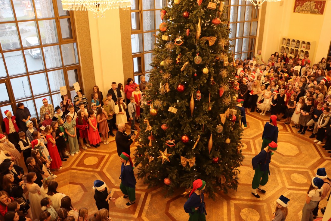 500 детей со всей республики приняли участие в новогоднем празднике «Главная елка Карелии»