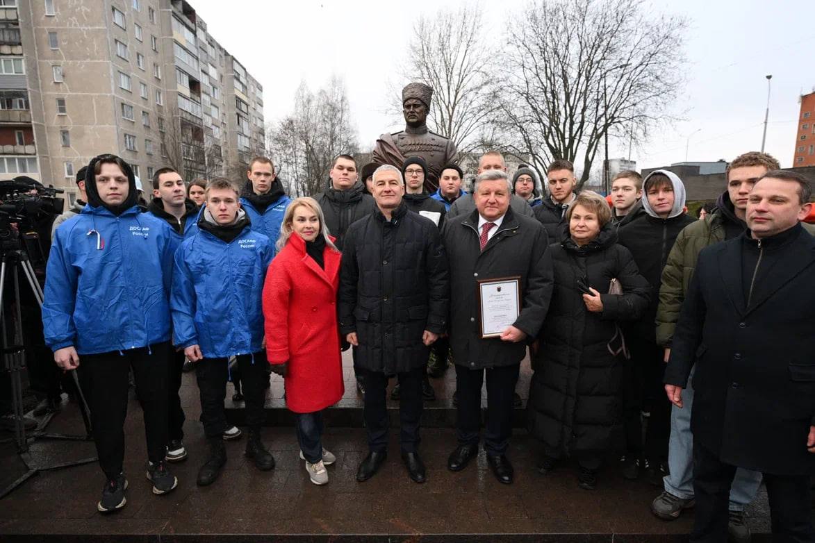 Памятник генерал-полковнику Валериану Фролову торжественно открыли в Петрозаводске