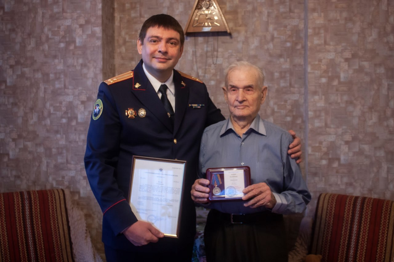 Ветерану Константину Панову вручили памятную медаль от Следкома России