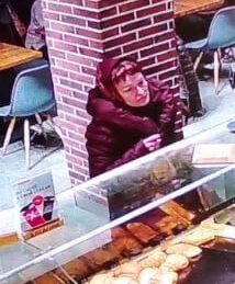 Полиция Петрозаводска разыскивает подозреваемую в краже