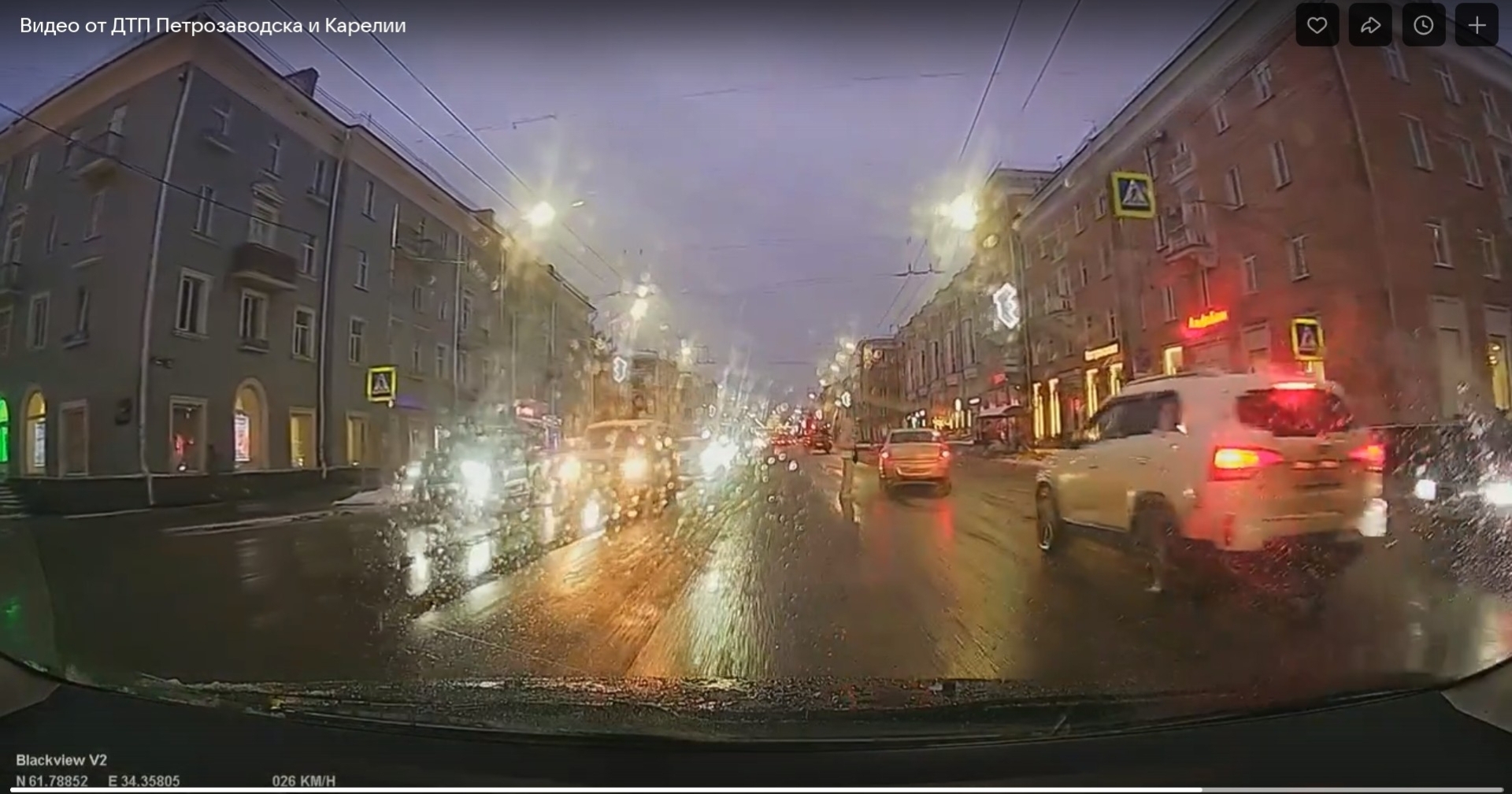 Дорожная полиция нашла водителей, бессовестно промчавшихся перед пешеходом на «зебре» в центре Петрозаводска