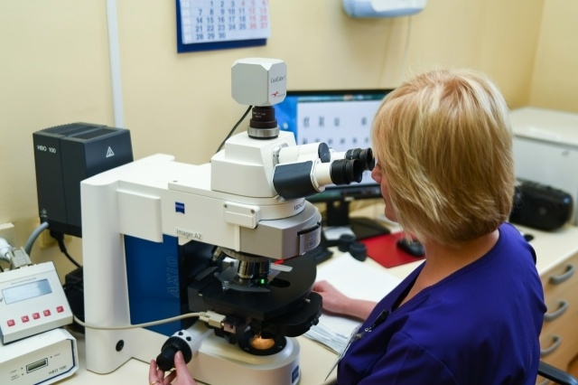 Болезнь с запахом кленового сиропа: Минздрав рассказал, почему важны исследования у новорождённых детей