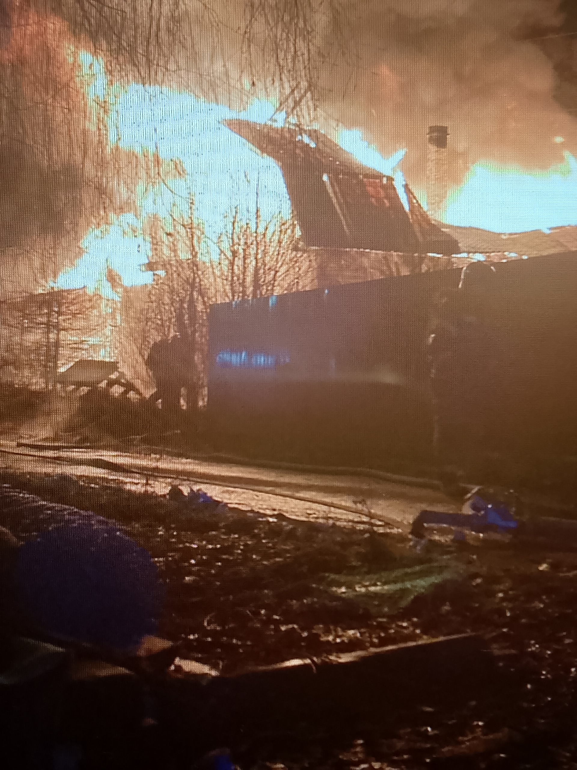 Помчали на помощь: в 4 утра пожар разбудил жителей отдаленного района Петрозаводска