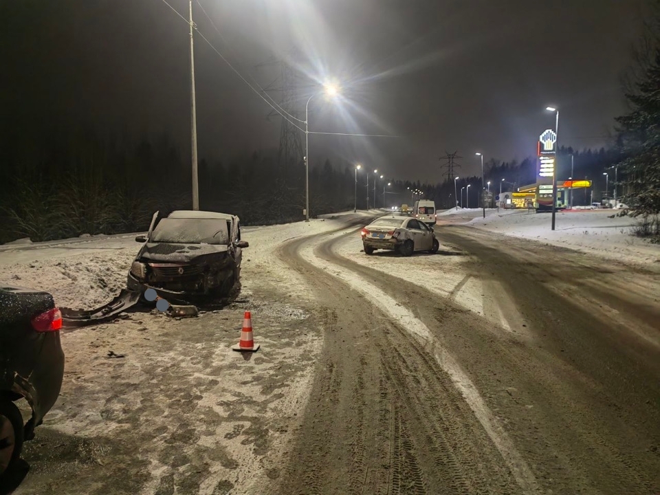 Пьяный мужчина без прав за рулем иномарки устроил страшное ДТП на ночной дороге в Петрозаводске