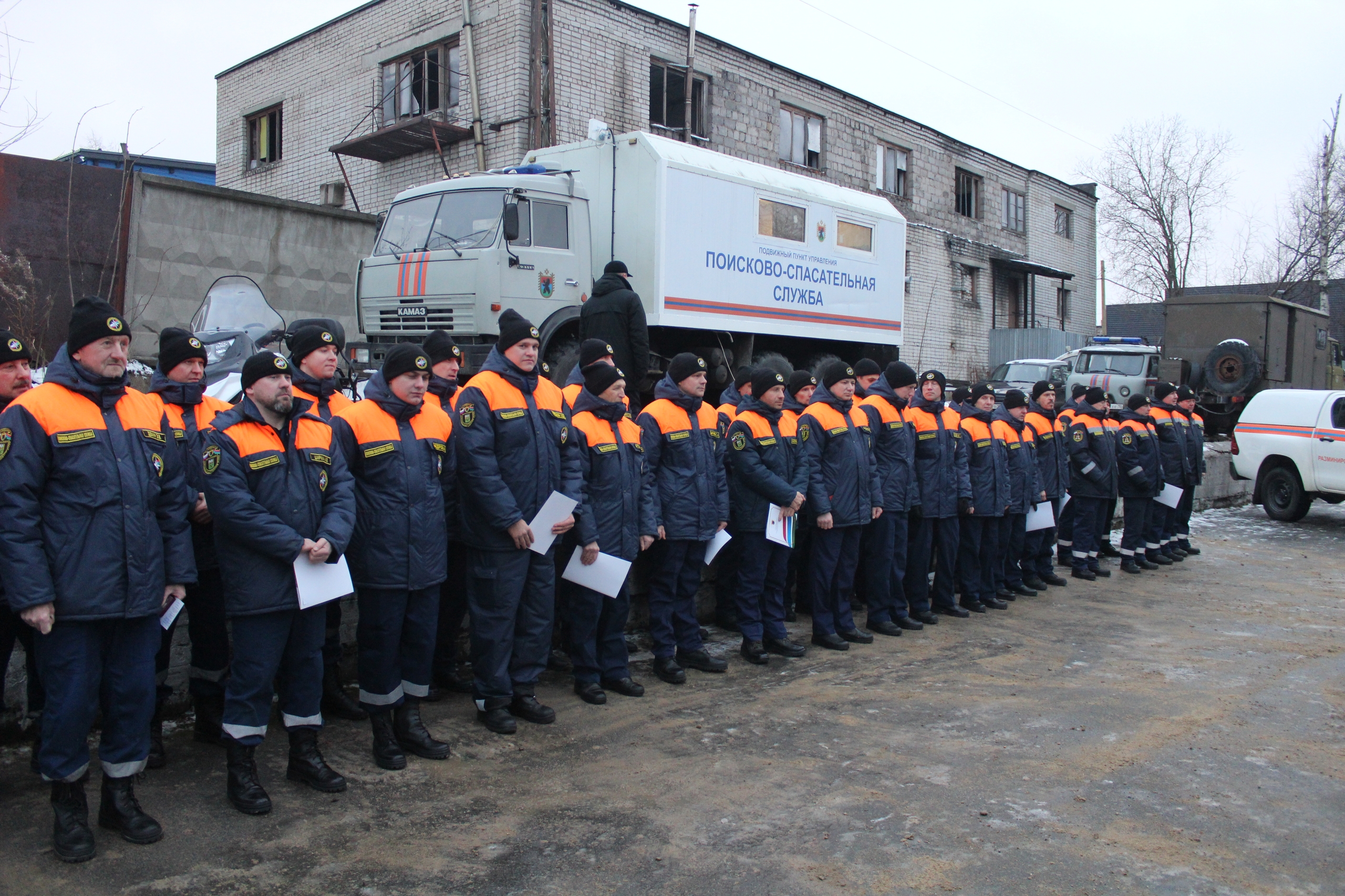 Олег Поляков вручил награды спасателям Карелии