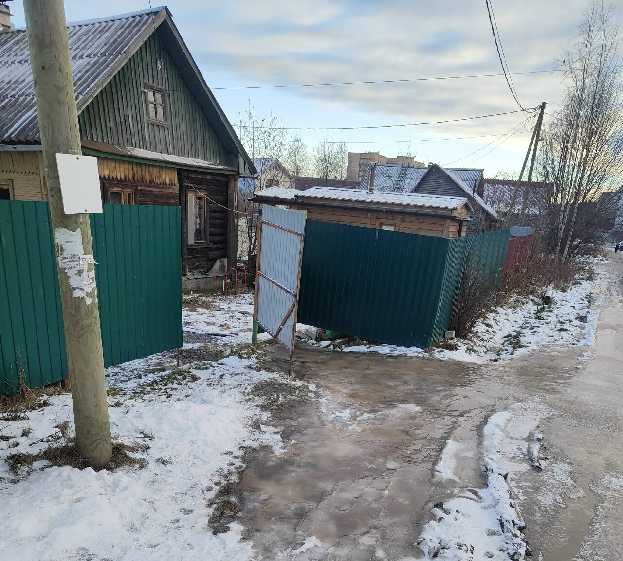 Зловонные ручьи потекли в одном из районов Петрозаводска