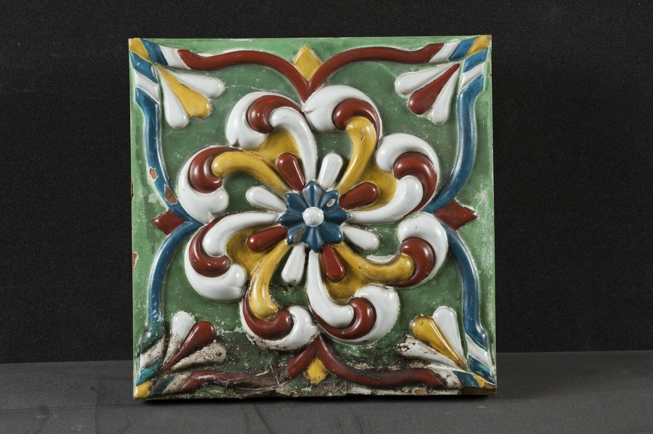 Уникальные изразцы покажут на новой выставке музея «Кижи» в Карелии