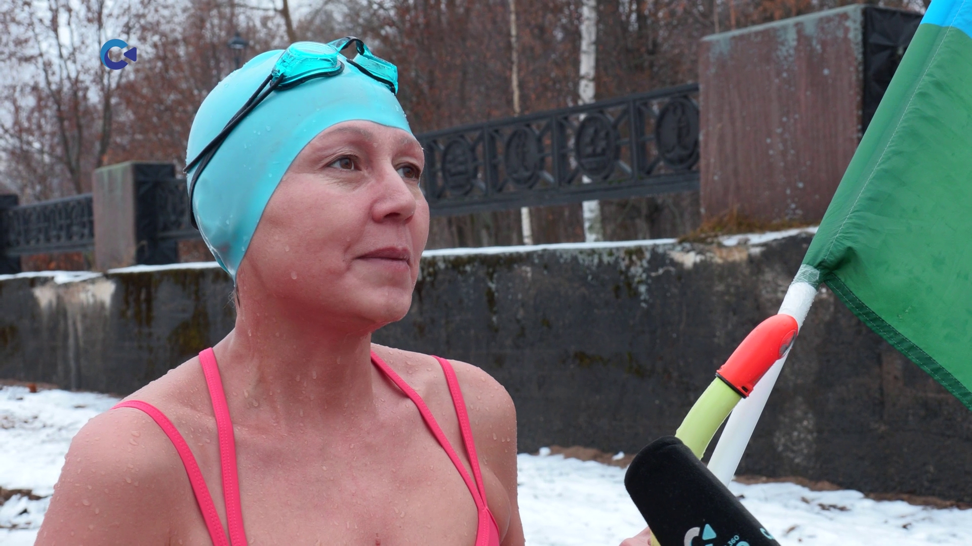 Российская параспортсменка Шолпан Загиншина сделала заплыв в Онежском озере