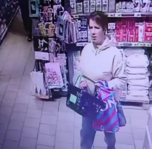 Разыскивается женщина, которая может быть причастна к хищению продуктов из магазина