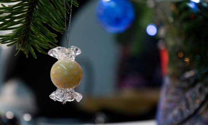 Диетолог назвала самую вредную привычку за новогодним столом