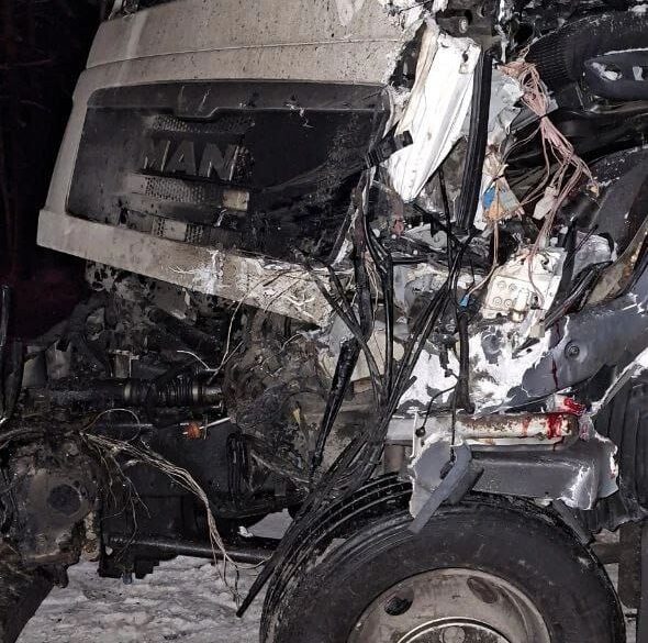 Авто в «смятку»: в результате жёсткой аварии на севере Карелии водитель госпитализирован