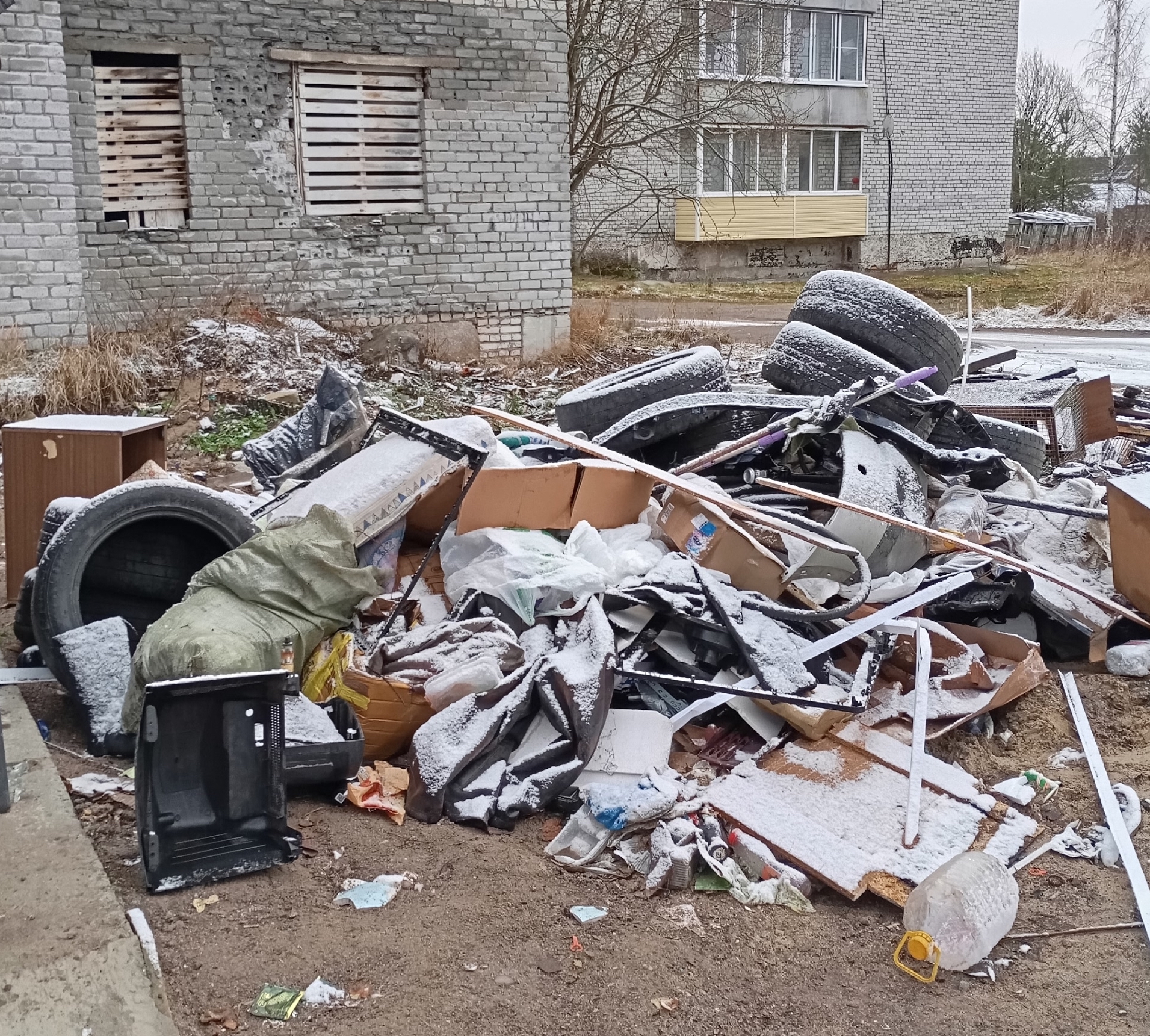 Жители Пиндушей пожаловались на переполненные контейнеры