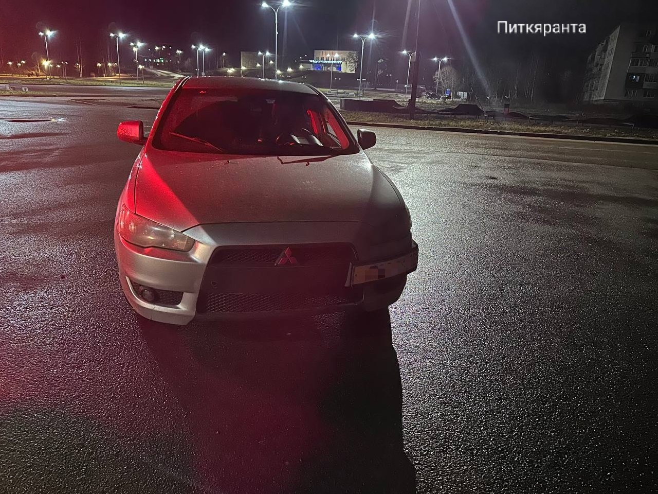 Водитель иномарки отвлекся на дороге в Питкяранте и отправил девушку-пешехода на больничную койку