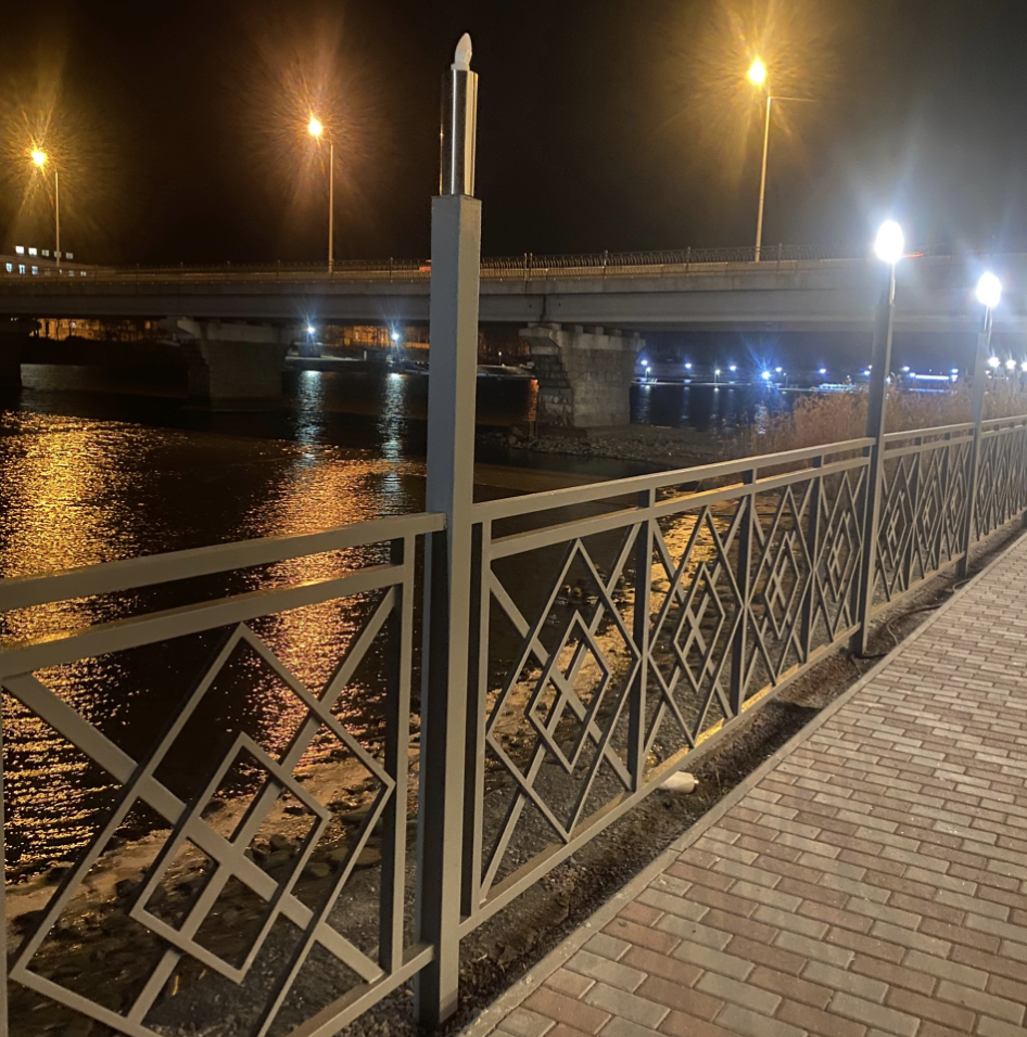 Вандалы повредили светильники на набережной в Сортавала