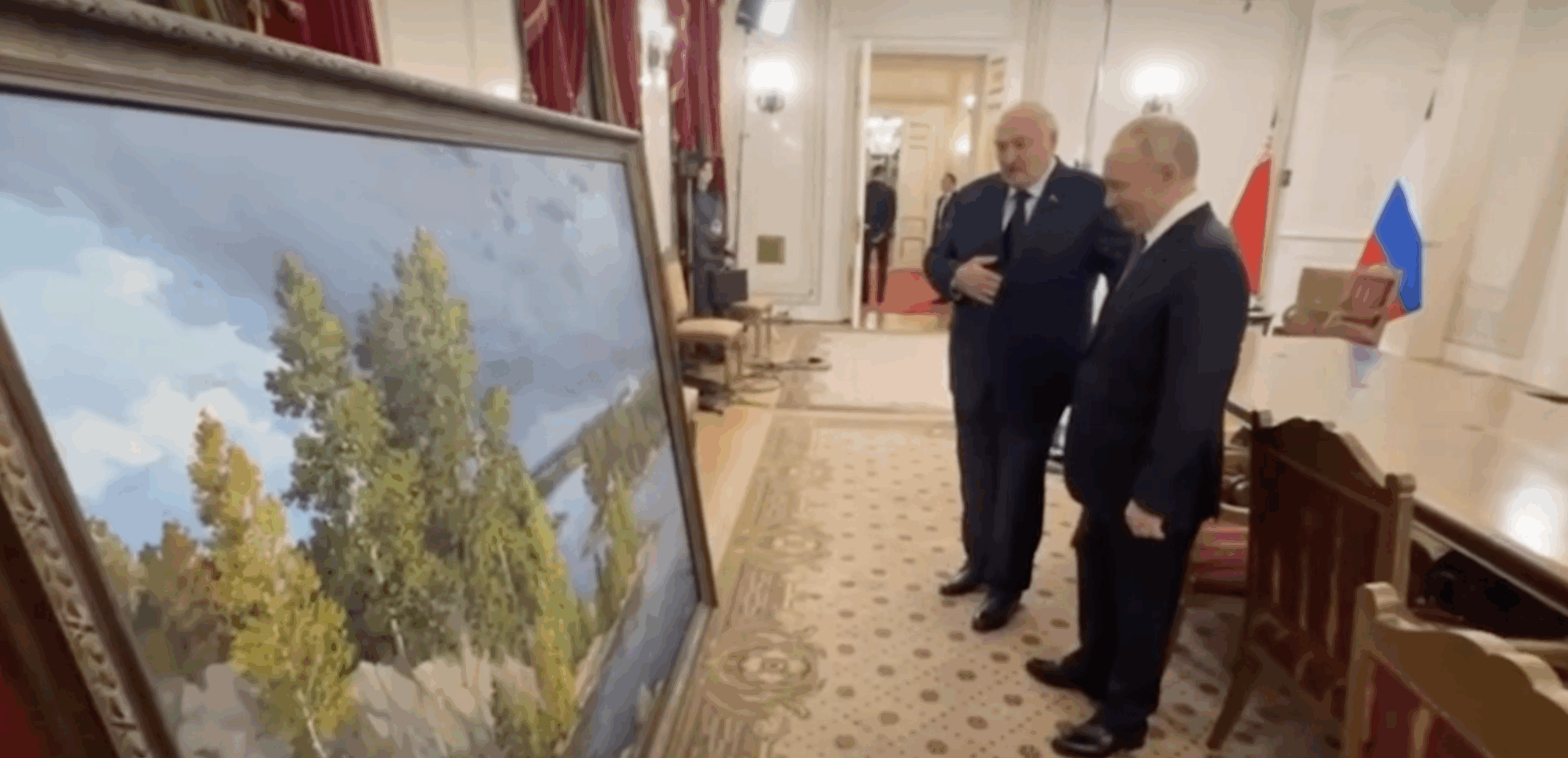 Лукашенко привез Путину в подарок картину с видами Валаама