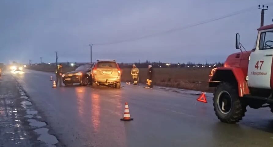 Два человека пострадали при столкновении трех машин у Петрозаводска