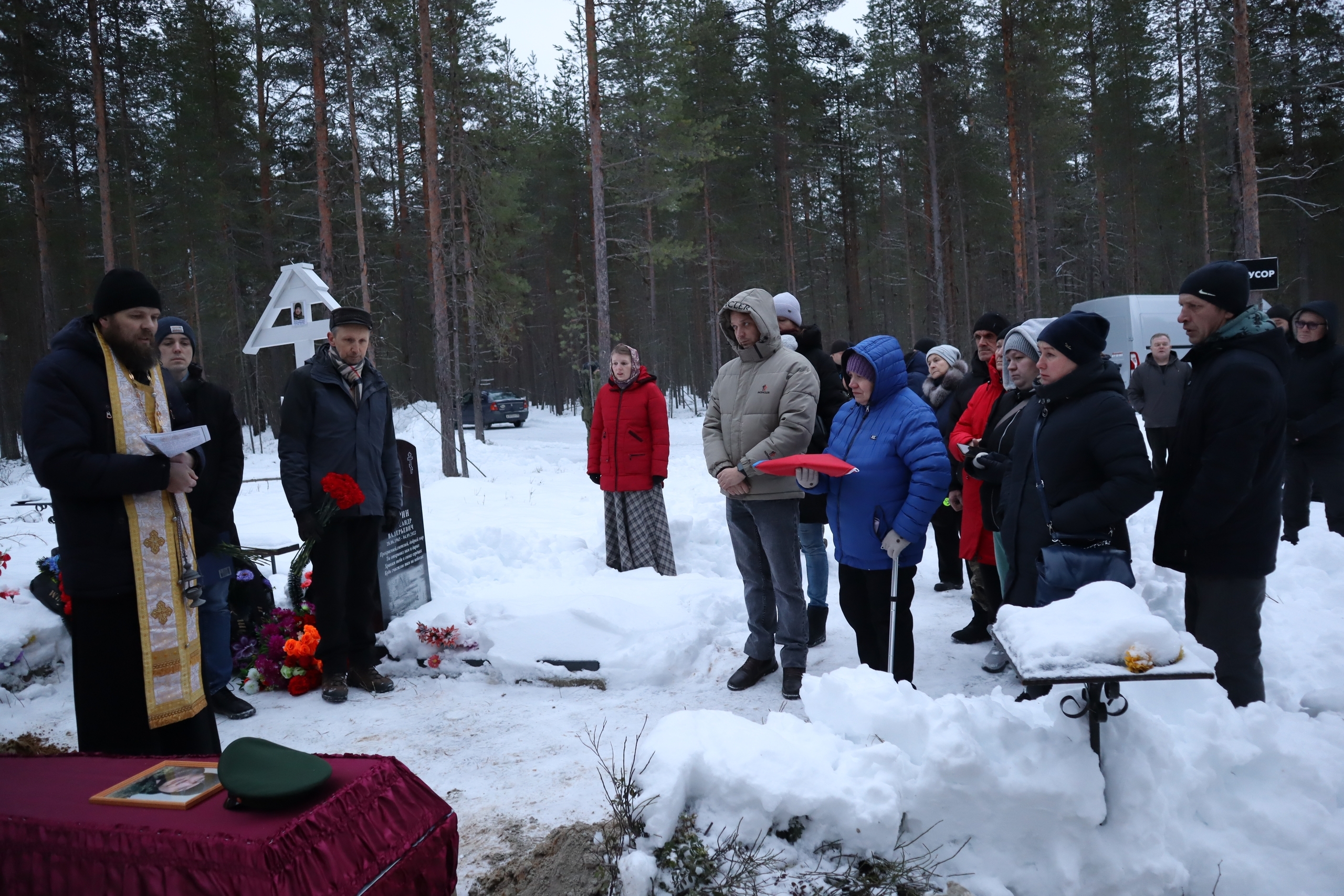 В поселке Калевала простились с погибшим на СВО бойцом