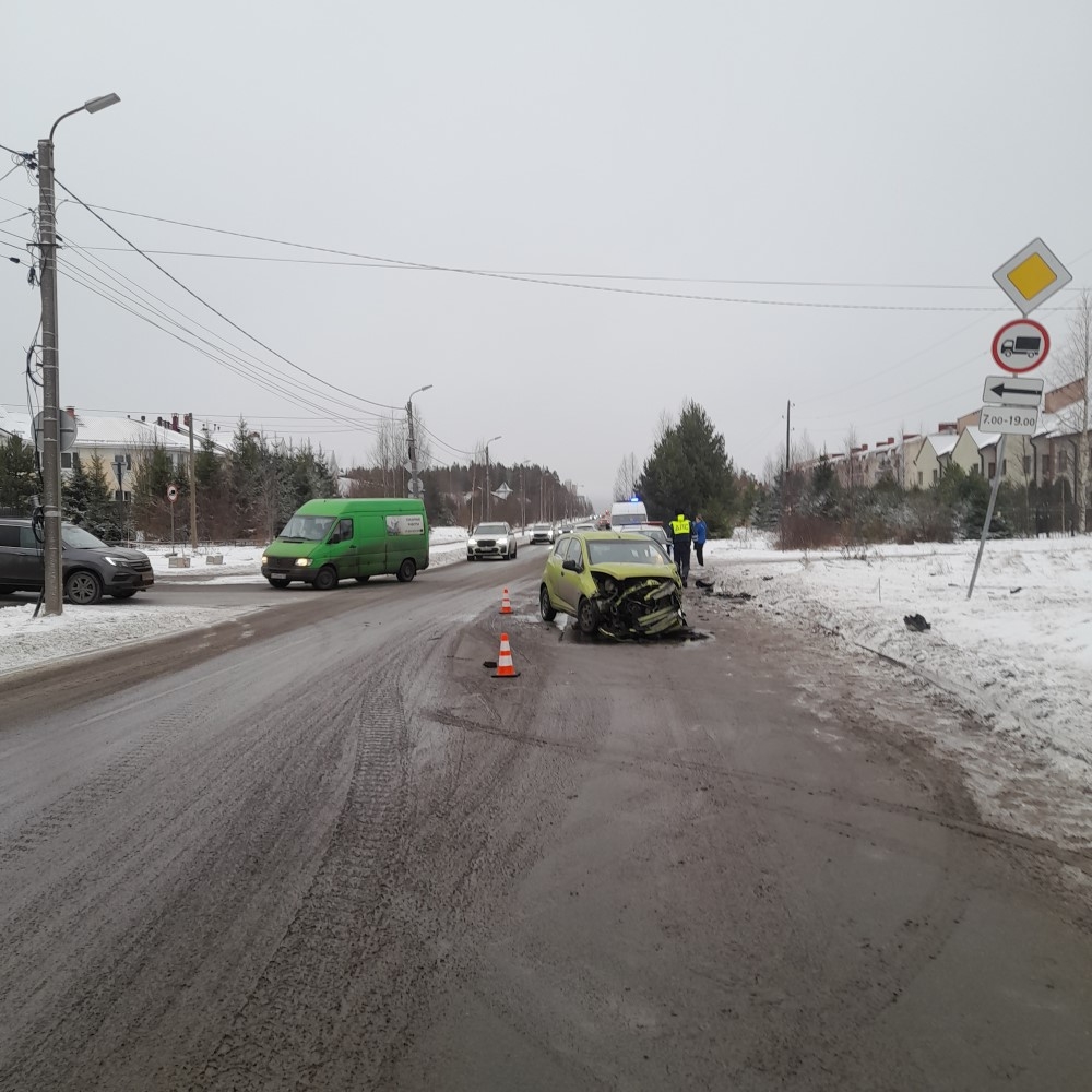 Автоледи плохо выучила правила и устроила ДТП: 4-летний ребенок пострадал в Петрозаводске