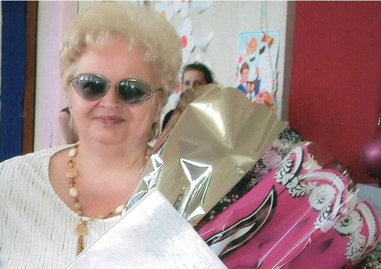 Жители Кеми простились с любимым педагогом и воспитателем