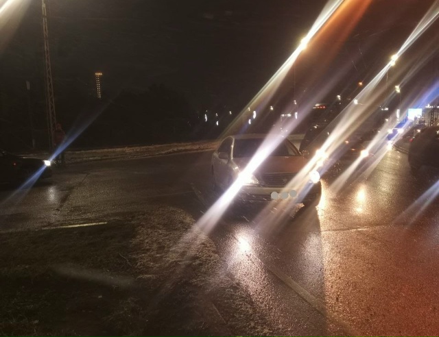 «Японцы» не разъехались на оживленной дороге в Петрозаводске - один из водителей получил травмы