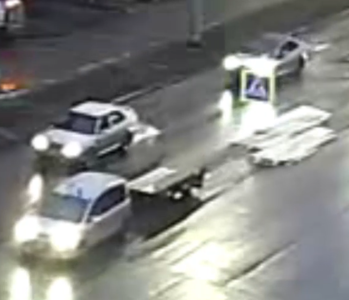 Кроссовер потерял доски в центре Петрозаводска