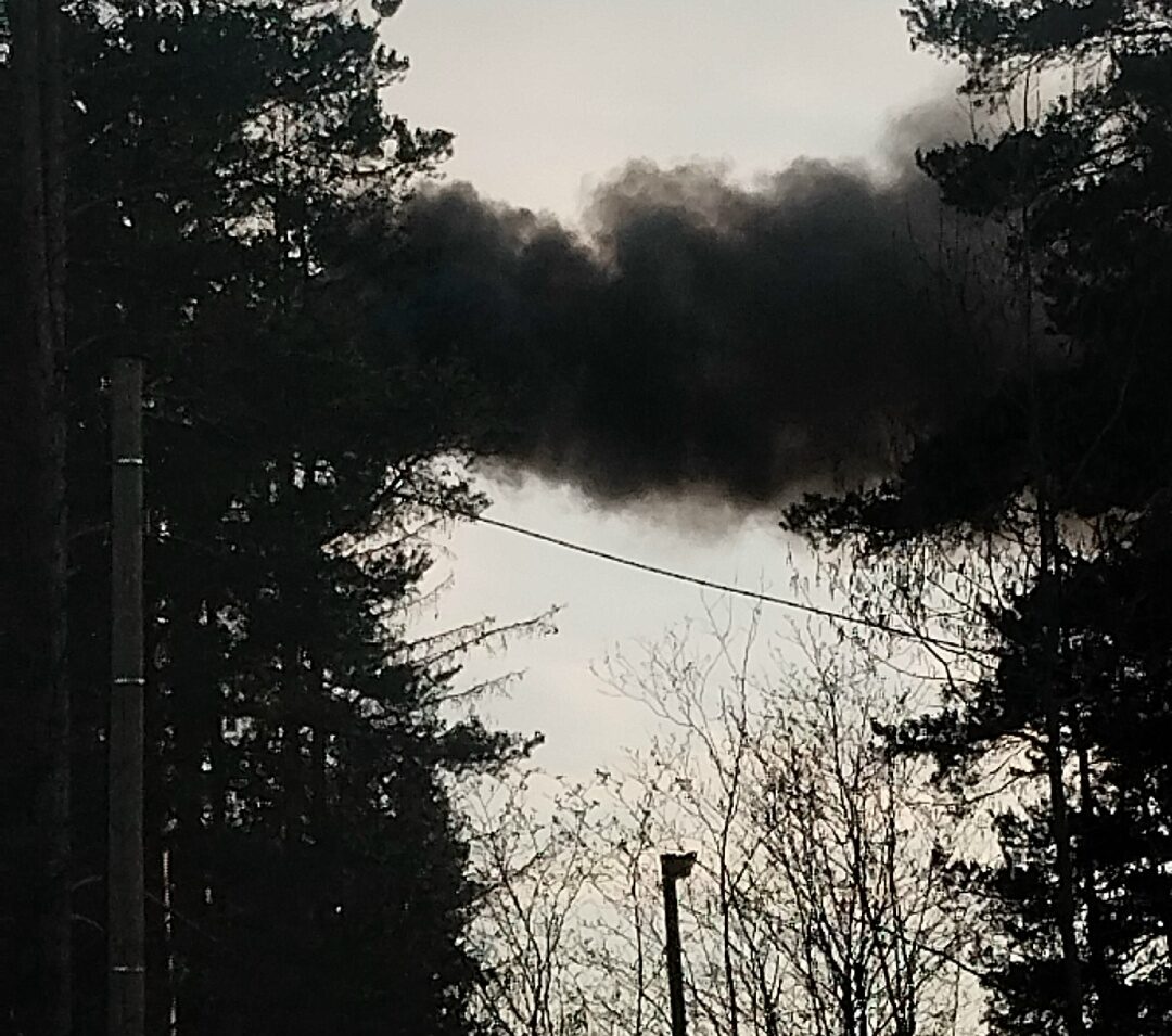 Пыль, стружка, горбыль горит: жизнь отдаленного района Петрозаводска превратилась в ад