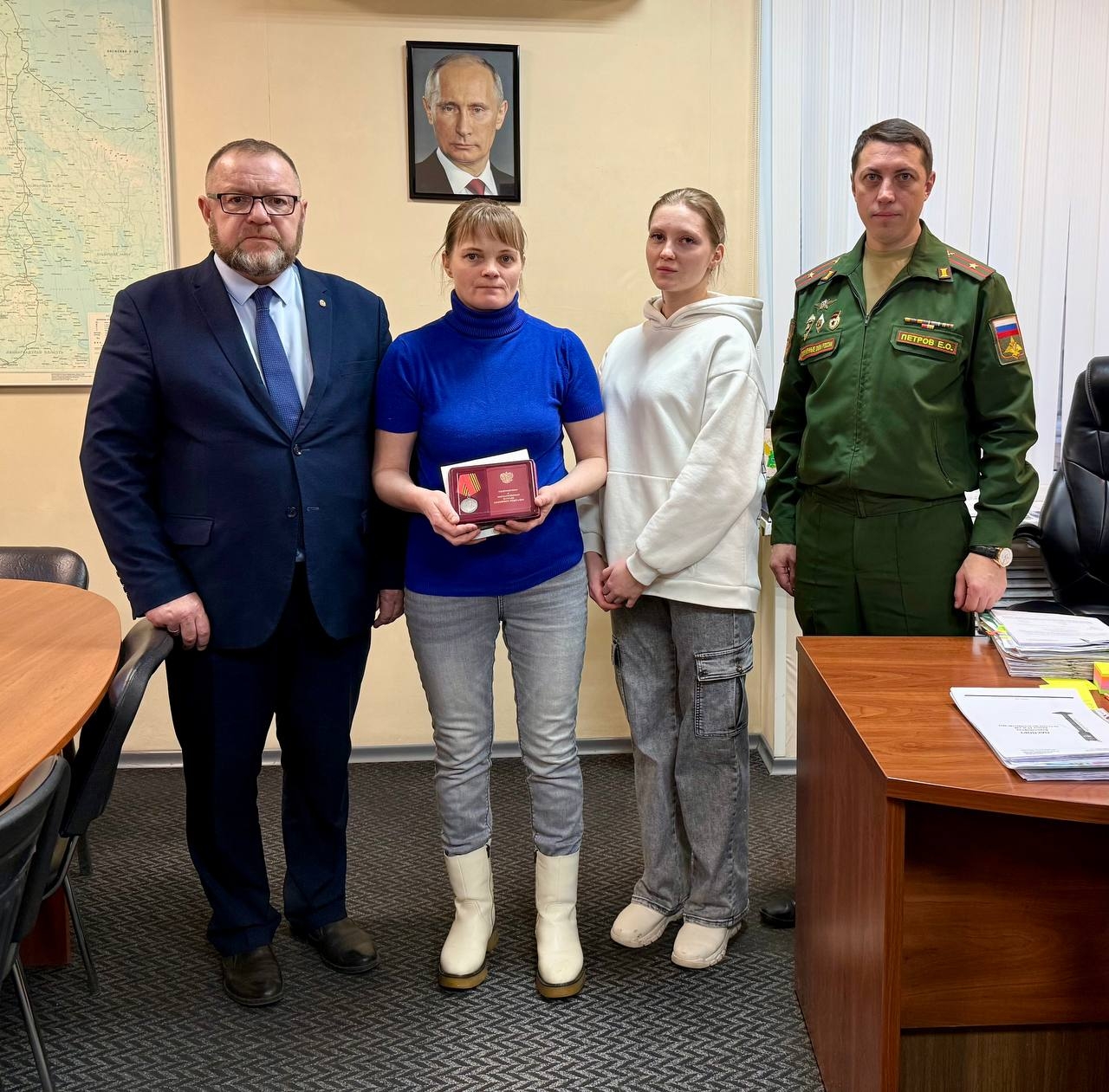 Медаль Жукова передали сестре погибшего во время СВО жителя Карелии