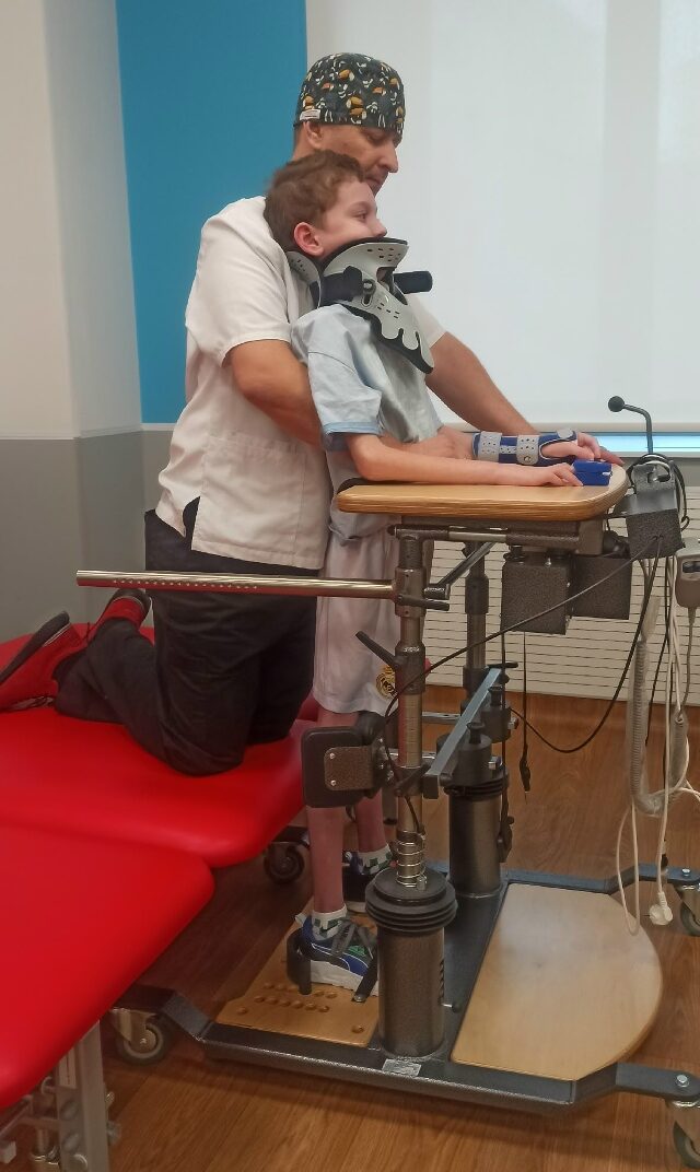 «Севчик полностью вернулся в себя»: папа мальчика, которого укусил клещ, рассказал о чудо-враче