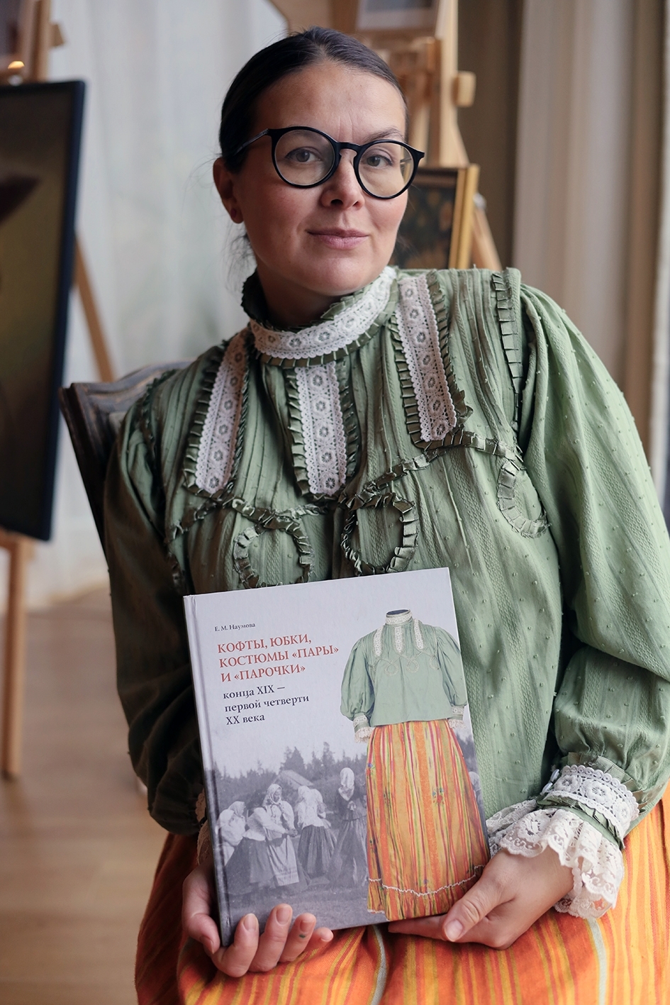 Костюм по образцу 19 века сшили в Гатчине по книге сотрудницы музея «Кижи»