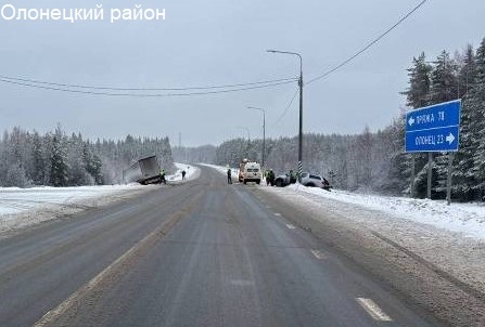 Стало известно, по чьей вине столкнулись легковушка и фура на трассе в Карелии