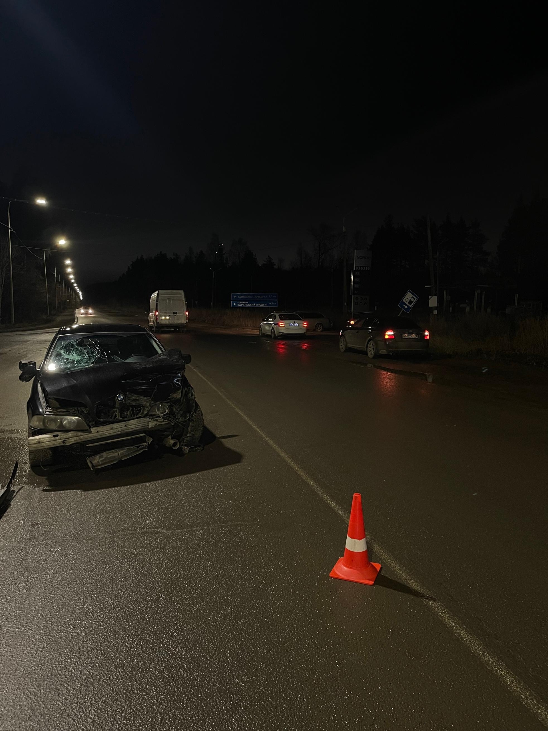 Пассажира госпитализировали после жёсткого ДТП на Пряжинском шоссе