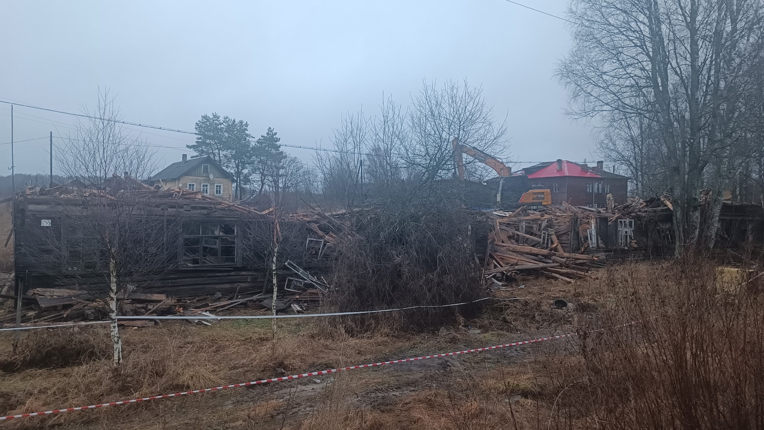Обветшалый «небоскреб» снесли в старинном карельском селе