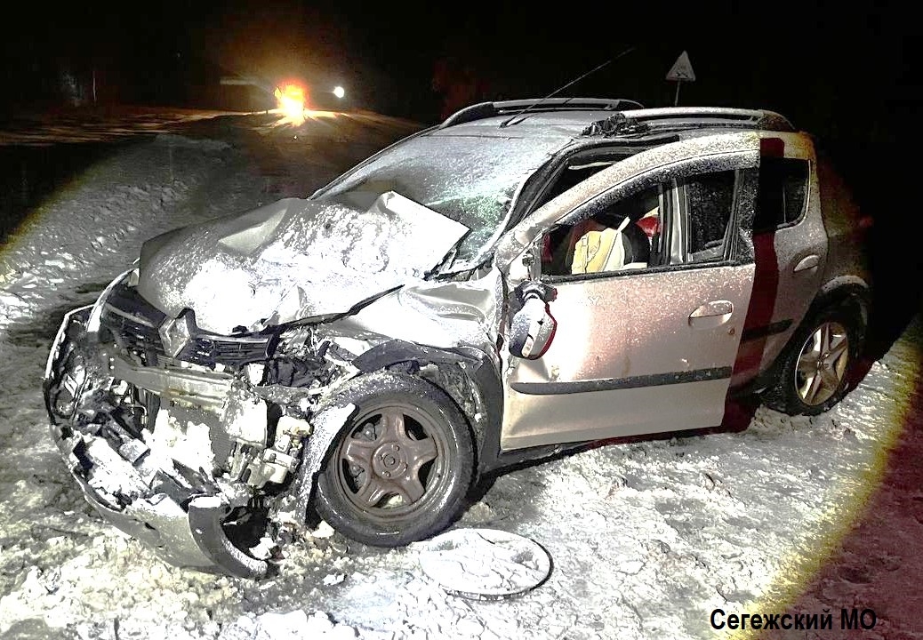 Рисковый водитель из Мурманска метался на иномарке по трассе в Карелии и впечатался в стоящий грузовик