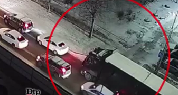 Большегруз придавил легковушку на Варкауса в Петрозаводске