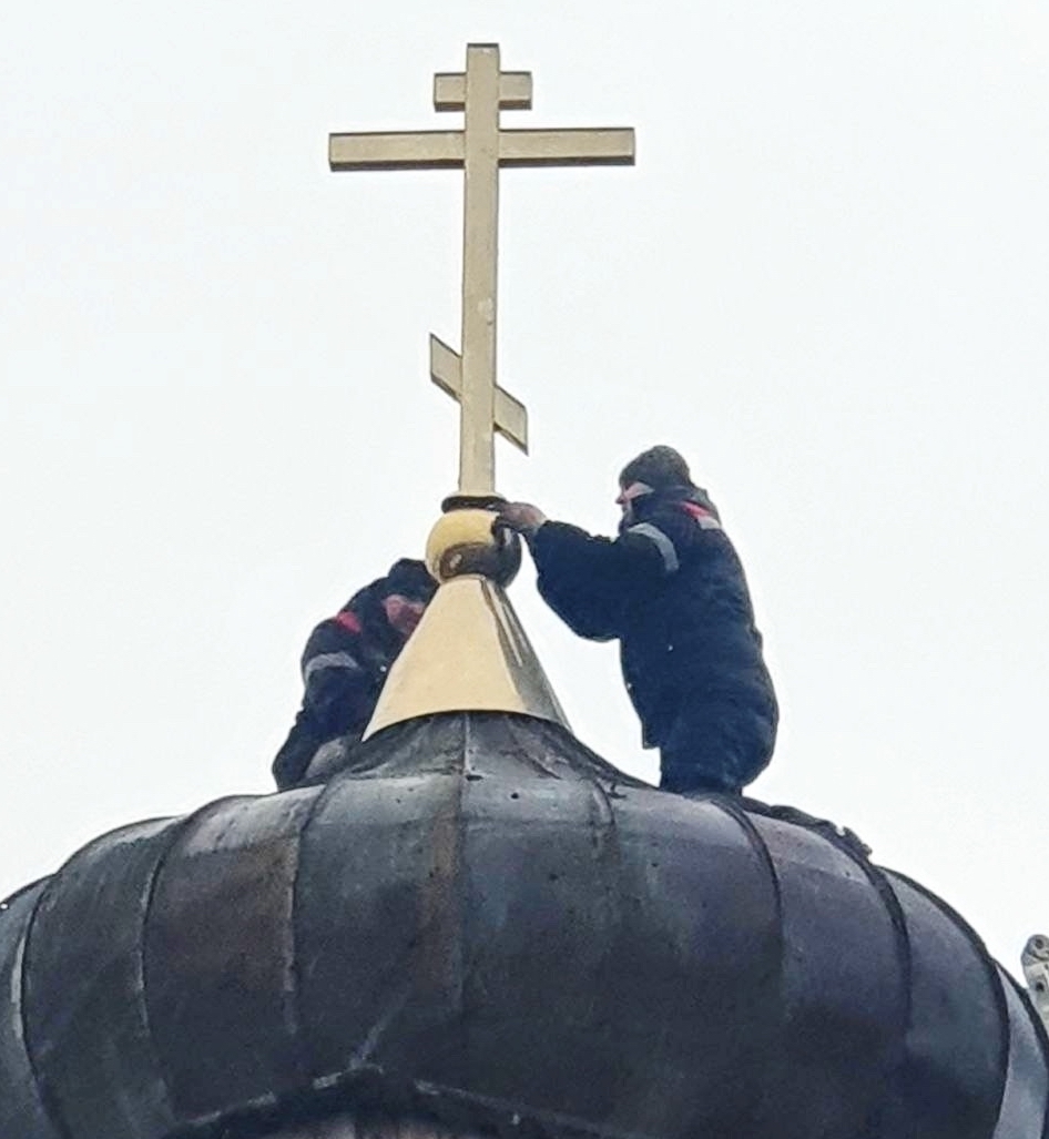 Исторический крест вернули на храм Яшезерского монастыря в Карелии