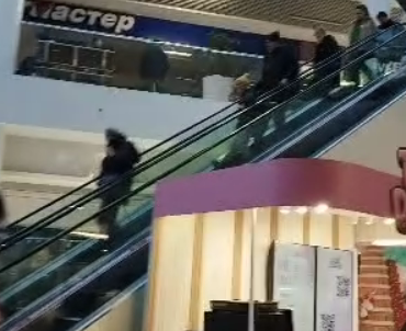 В популярном торговом центре Петрозаводска выключили свет