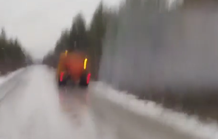 Дорога превратилась в каток в Беломорском округе