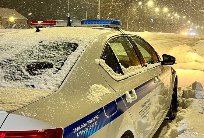 Автоинспекторы предупредили об опасности на заснеженных дорогах Карелии