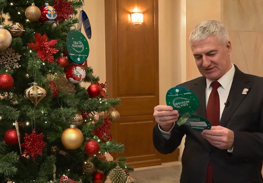 Глава Карелии принял участие в благотворительной акции «Елка желаний»