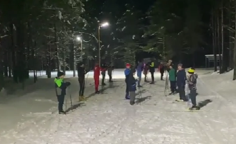 Юные спортсмены из поселка Калевала трамбовали трассу к открытию сезона