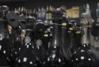 Жителей Карелии предупредили о вреде вина для сосудов