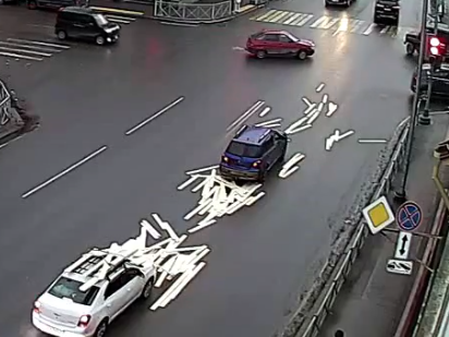 Доски в Сортавале высыпались из багажника авто