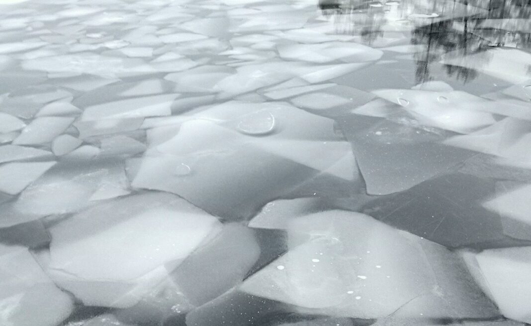 В Карелии появилось «мраморное» озеро